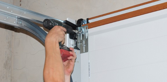 Garage Door Repairman Bloomington IL